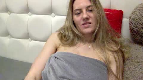 langoria online show from February 10, 10:19 pm