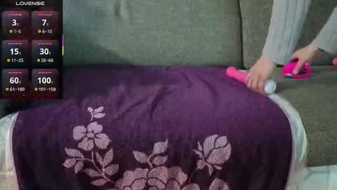 lapetitefrenchie83 online show from September 12, 9:59 pm