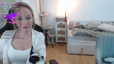 Lara online show from October 2, 4:03 pm