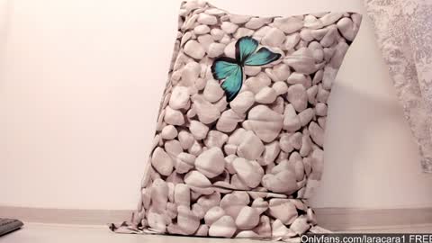 Snapshot of laracara chatting on January 19, 7:57 am Lara online show from January 19, 7:57 am