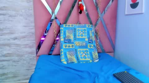 Snapshot of laramurphy chatting on December 15, 1:02 am Lara Murphy online show from December 15, 1:02 am