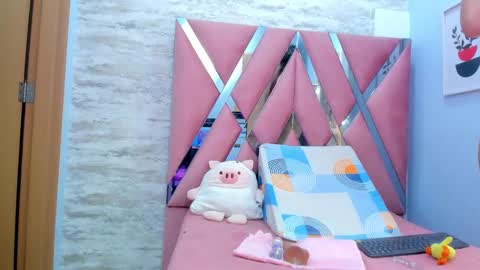 Snapshot of laramurphy chatting on January 17, 7:38 pm Lara Murphy online show from January 17, 7:38 pm