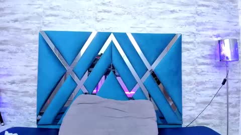 Snapshot of laramurphy chatting on February 25, 10:39 pm Lara Murphy online show from February 25, 10:39 pm