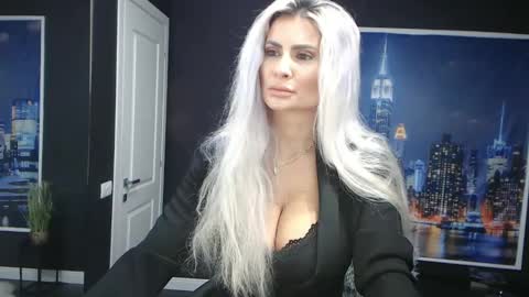 Snapshot of laras_moans chatting on December 5, 9:50 am laras_moans online show from December 5, 9:50 am