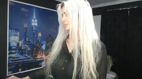 Snapshot of laras_moans chatting on December 12, 8:47 am laras_moans online show from December 12, 8:47 am