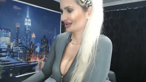 Snapshot of laras_moans chatting on December 29, 12:12 pm laras_moans online show from December 29, 12:12 pm