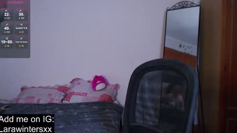 larawinters online show from September 15, 7:14 pm