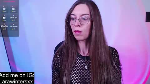 larawinters online show from November 26, 10:00 pm