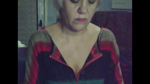 larisaq4ugo24 online show from January 17, 10:01 pm