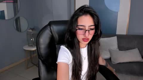 Larisa Smirnov online show from September 29, 1:11 am