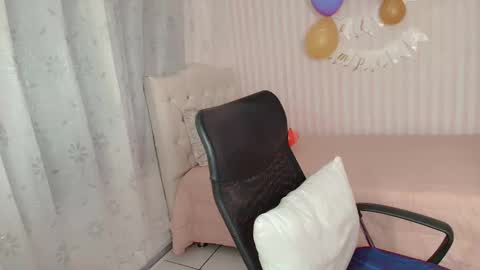 Larissas online show from October 28, 8:33 pm