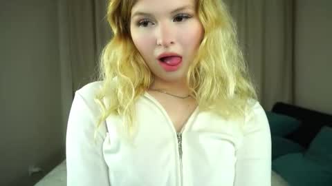 Snapshot of latanyabarthel chatting on October 18, 6:30 pm Jay online show from October 18, 6:30 pm