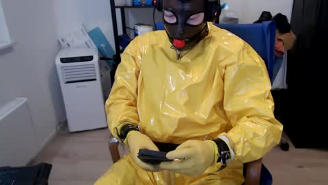 Snapshot of latexslaafboy2 chatting on December 9, 7:28 am latexslaafboy online show from December 9, 7:28 am