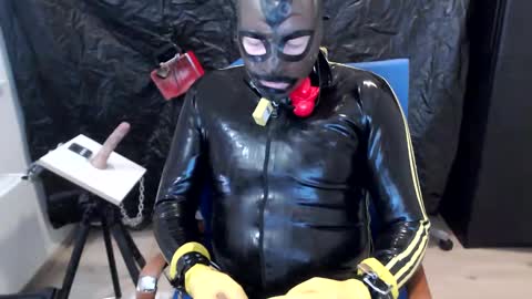 Snapshot of latexslaafboy2 chatting on January 9, 11:03 am latexslaafboy online show from January 9, 11:03 am