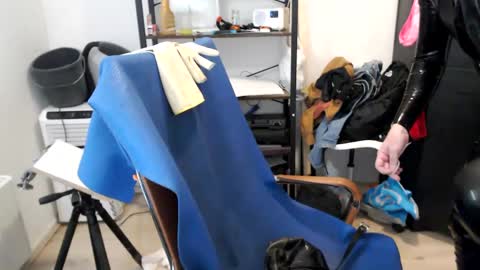 Snapshot of latexslaafboy2 chatting on January 13, 10:14 am latexslaafboy online show from January 13, 10:14 am