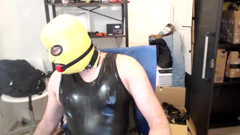 Snapshot of latexslaafboy2 chatting on February 25, 7:09 am latexslaafboy online show from February 25, 7:09 am