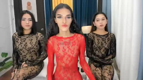 Snapshot of latina_goddes4uxxx chatting on October 7, 8:11 am ask me online show from October 7, 8:11 am