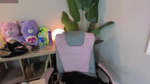 laukyubey1 online show from October 28, 8:11 pm