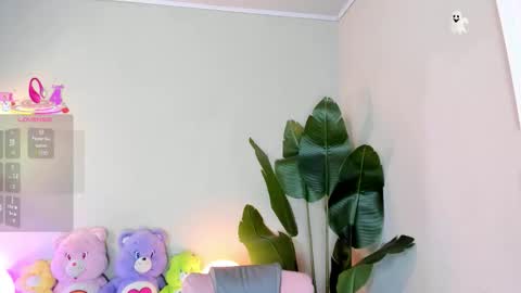 laukyubey1 online show from November 5, 9:15 pm