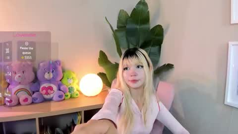 laukyubey1 online show from November 14, 8:18 pm