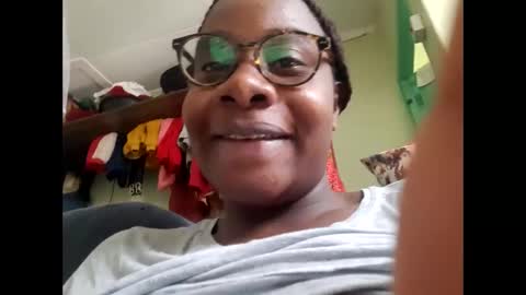 laura829489 online show from December 20, 9:49 am