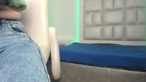 laura__js_ online show from September 29, 3:33 am