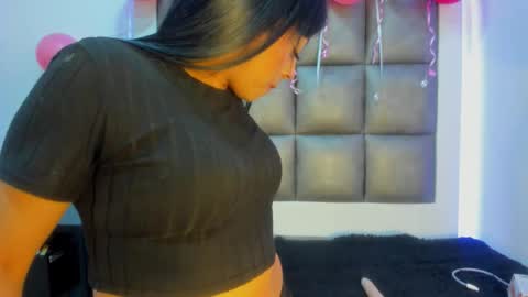 laura__js_ online show from November 5, 4:51 pm