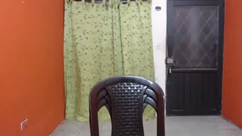 CALL ME LOVE  LAURA online show from January 4, 6:41 am