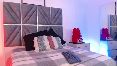 laura_dicardy online show from November 6, 7:59 pm