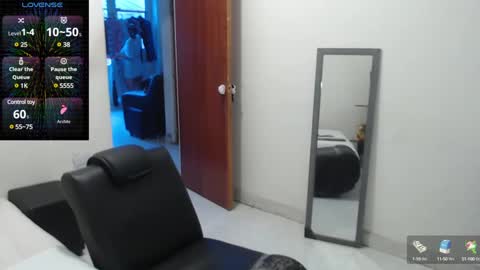 laura_foxx2379 online show from January 27, 5:37 pm