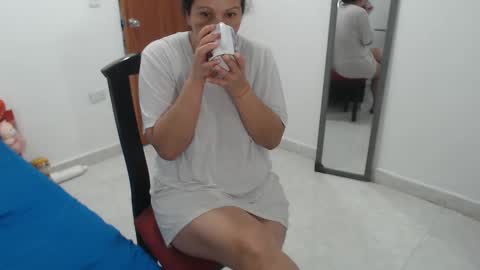 laura_foxx2379 online show from November 21, 9:46 pm