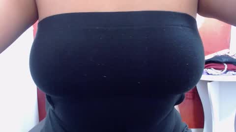  Laura  online show from October 17, 4:09 pm