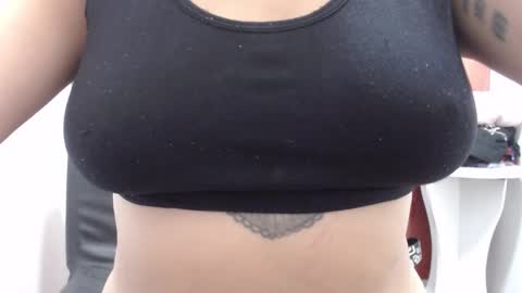  Laura  online show from October 25, 2:56 pm