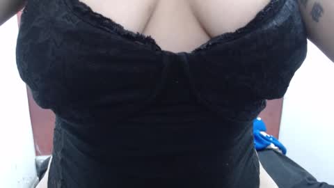  Laura  online show from November 30, 1:31 am