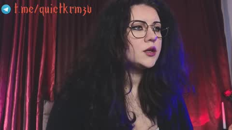 Snapshot of laura_karamazov chatting on December 2, 12:07 pm Miss Laura online show from December 2, 12:07 pm