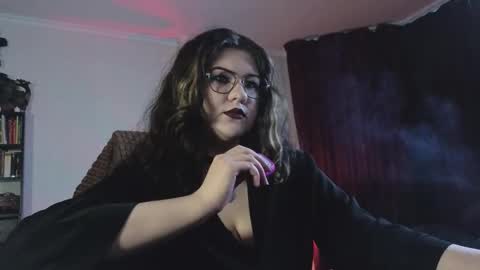 Snapshot of laura_karamazov chatting on December 3, 10:57 am Miss Laura online show from December 3, 10:57 am