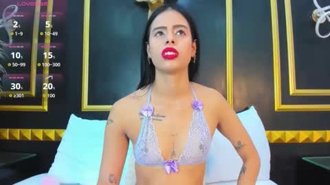 L A U R A online show from November 22, 12:15 pm