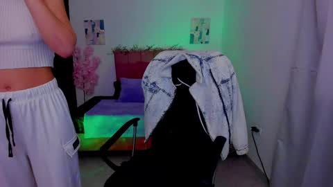 Laura Rose online show from October 3, 2:03 pm