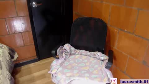 Snapshot of laura_smith0 chatting on March 4, 7:01 pm Laura independent model Next show Monday 2th December online show from March 4, 7:01 pm