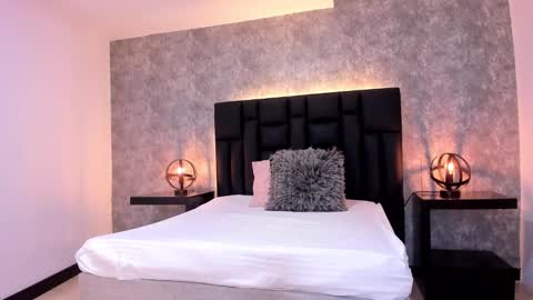 laura online show from January 13, 2:11 pm