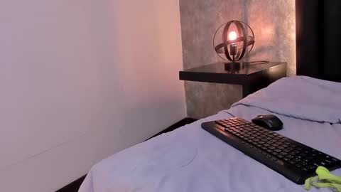 laura online show from February 6, 5:30 pm