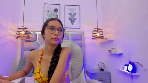 Snapshot of laura_stuar chatting on October 31, 11:55 am laura stuar online show from October 31, 11:55 am