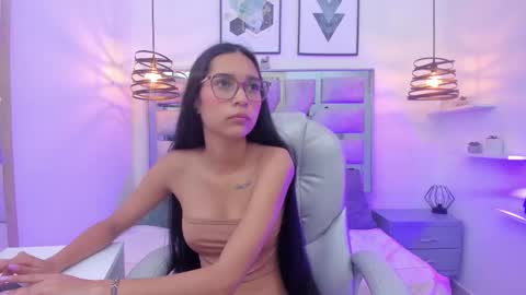 Snapshot of laura_stuar chatting on November 14, 12:04 pm laura stuar online show from November 14, 12:04 pm