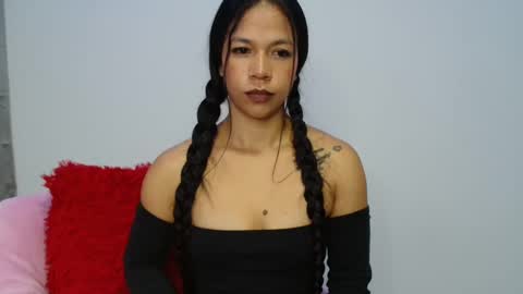 lauracb          online show from October 21, 5:52 am