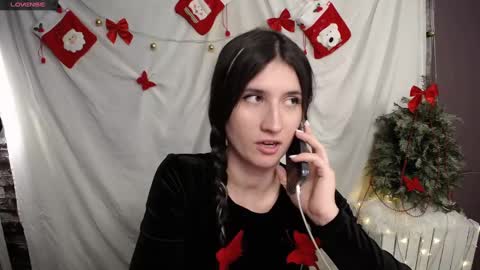 Snapshot of lauradre_ chatting on December 13, 8:51 am Laura online show from December 13, 8:51 am