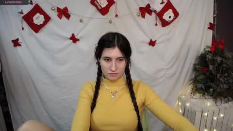 Snapshot of lauradre_ chatting on December 14, 12:55 pm Laura online show from December 14, 12:55 pm