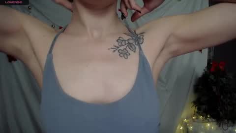 Snapshot of lauradre_ chatting on December 22, 9:00 am Laura online show from December 22, 9:00 am