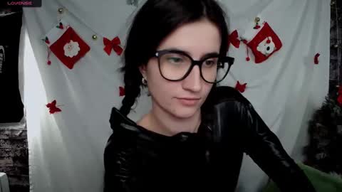 Snapshot of lauradre_ chatting on January 7, 1:24 pm Laura online show from January 7, 1:24 pm