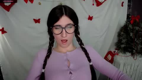 Snapshot of lauradre_ chatting on January 10, 9:13 am Laura online show from January 10, 9:13 am