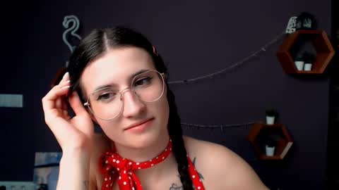 Snapshot of lauradre_ chatting on March 11, 3:23 pm Laura online show from March 11, 3:23 pm